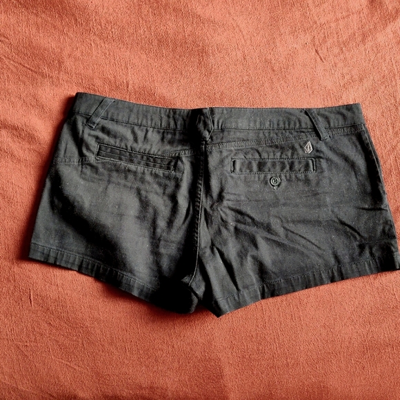 Volcom Shorts - Picture 2 of 6